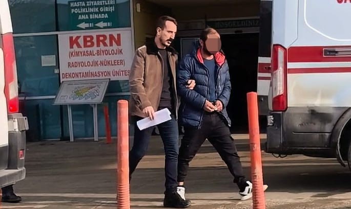 Arkadaşını dizinden vuran şüpheli, saklandığı evde yakalandı
