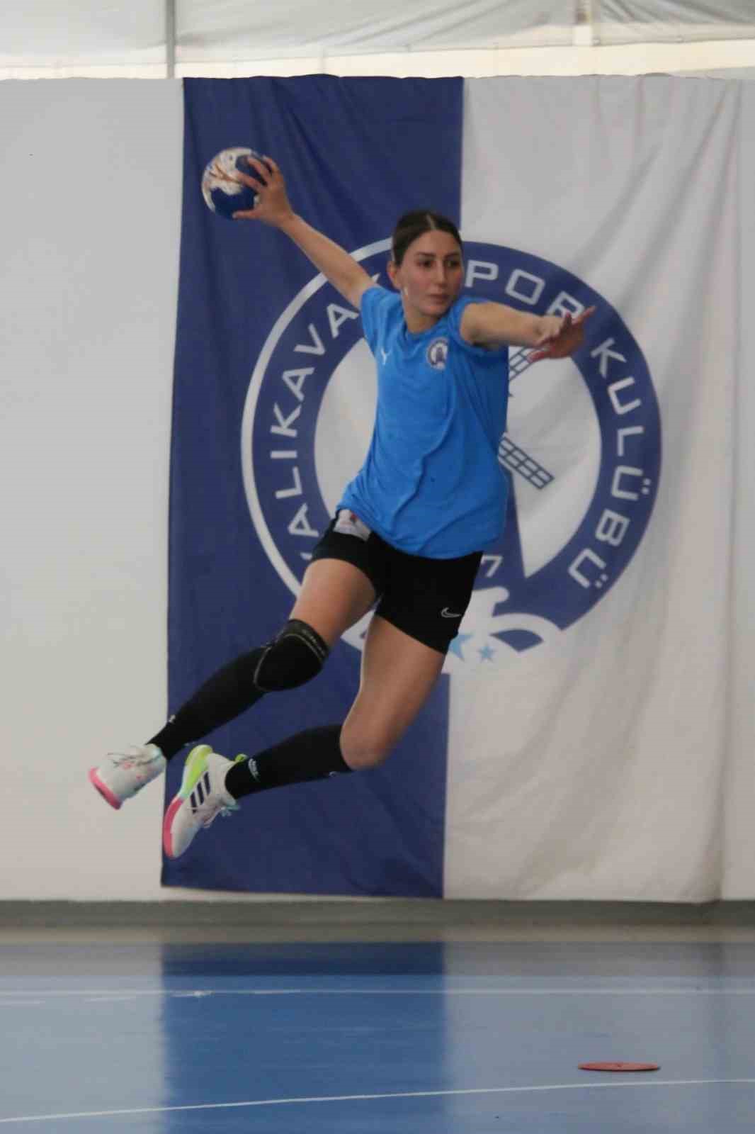 Armada Praxis Yalıkavakspor, Trabzon deplasmanı öncesi hazırlıklarını sürdürüyor
Armada Praxis Yalıkavakspor, Trabzon deplasmanı öncesi hazırlıklarını sürdürüyor