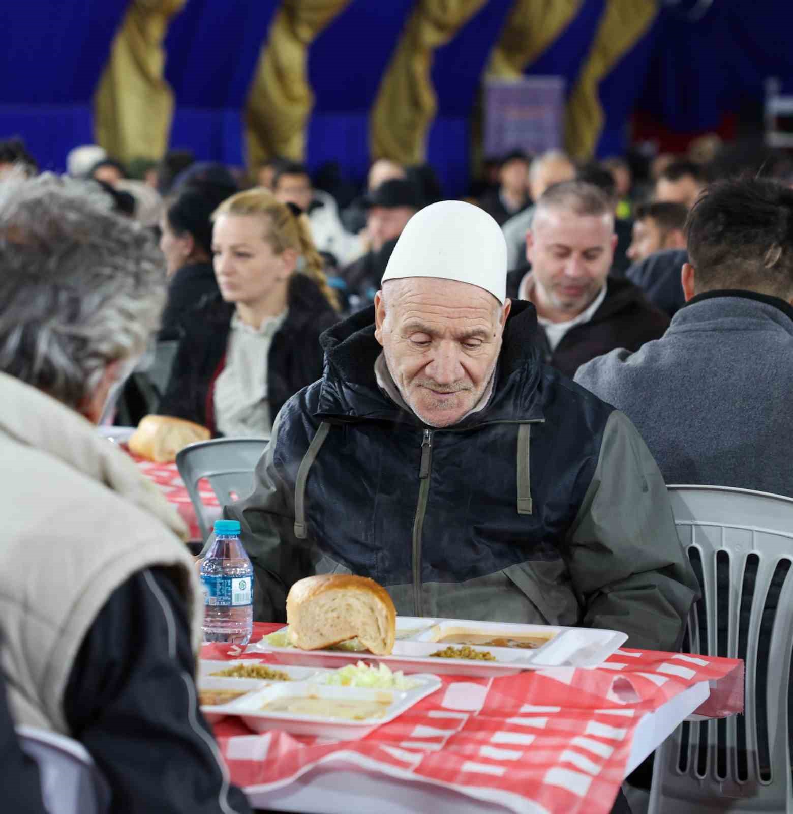 Arnavutköy Belediyesi’nden Kosova’da bin 500 kişilik "Kardeşlik Sofrası"
