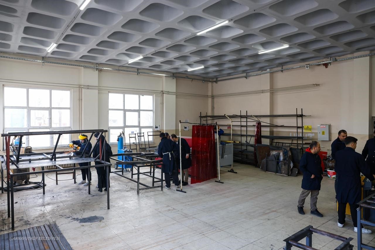 Arnavutköy Belediyesinin kamelyaları meslek liselerinde üretiliyor
