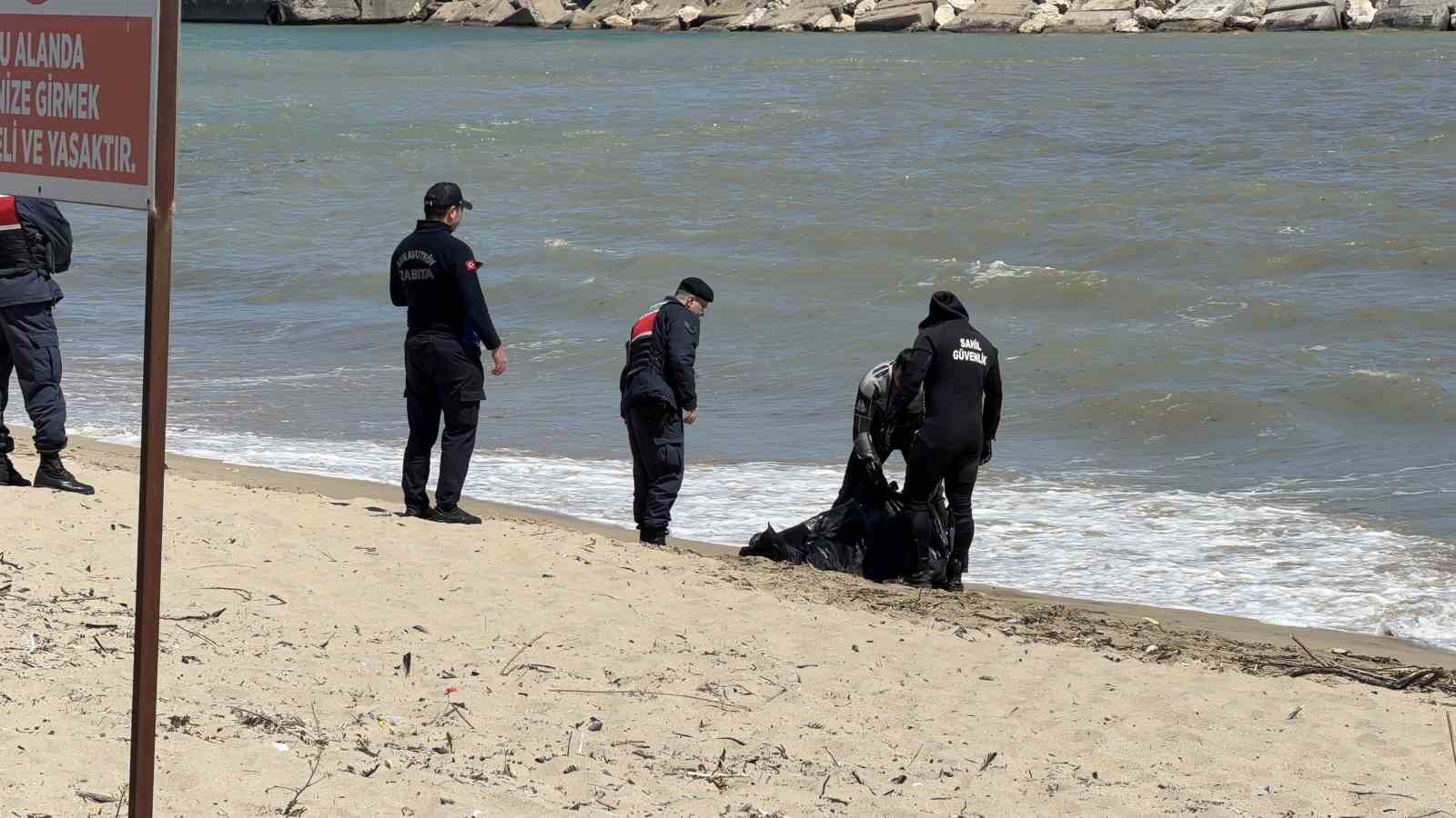Arnavutköy sahilinde erkek cesedi bulundu
