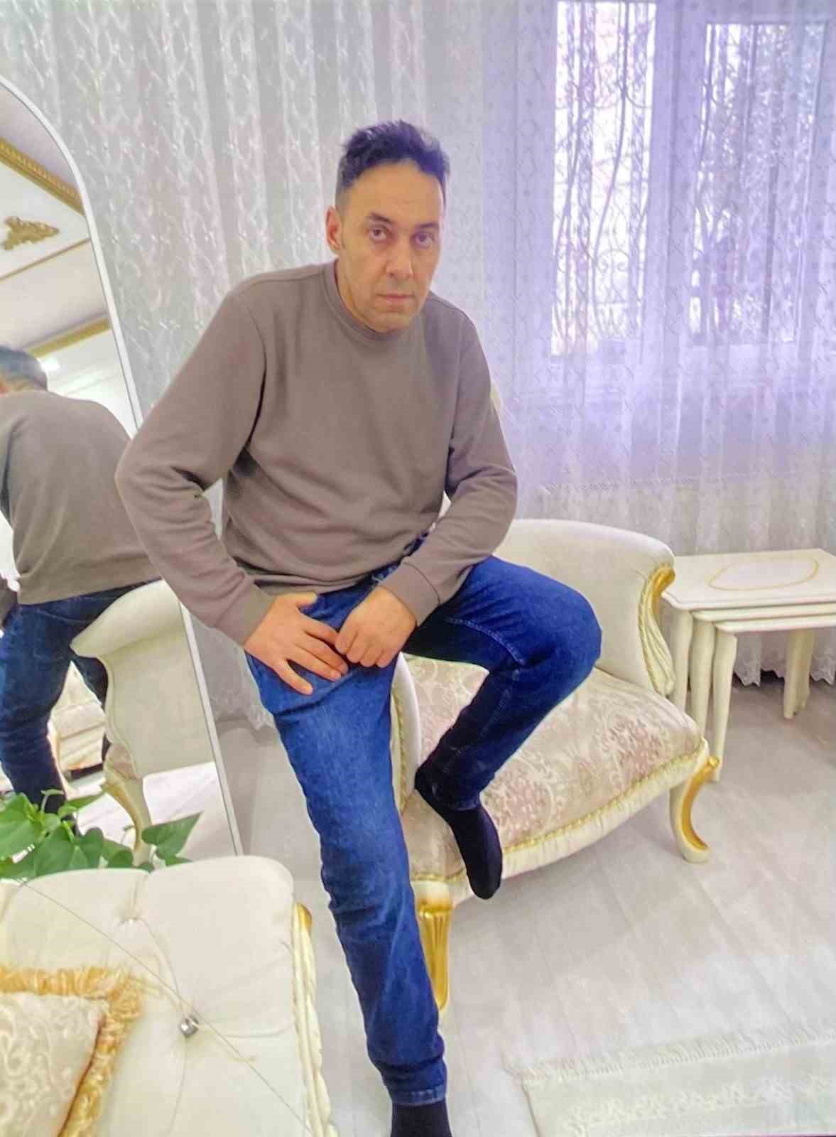 Arnavutköy’de 3 çocuk babası kayboldu: Ailesi ve yakınları seferber oldu
Arnavutköy’de 3 çocuk babası kayboldu: Ailesi ve yakınları seferber oldu