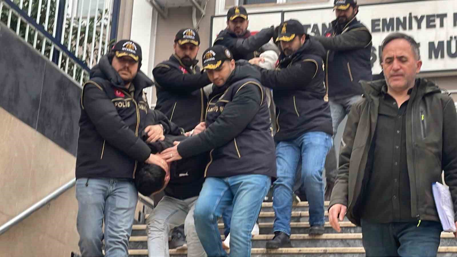 Arnavutköy’de araçta ceset bulunmuştu, korkunç cinayetin detayları ortaya çıktı
Arnavutköy’de araçta ceset bulunmuştu, korkunç cinayetin detayları ortaya çıktı