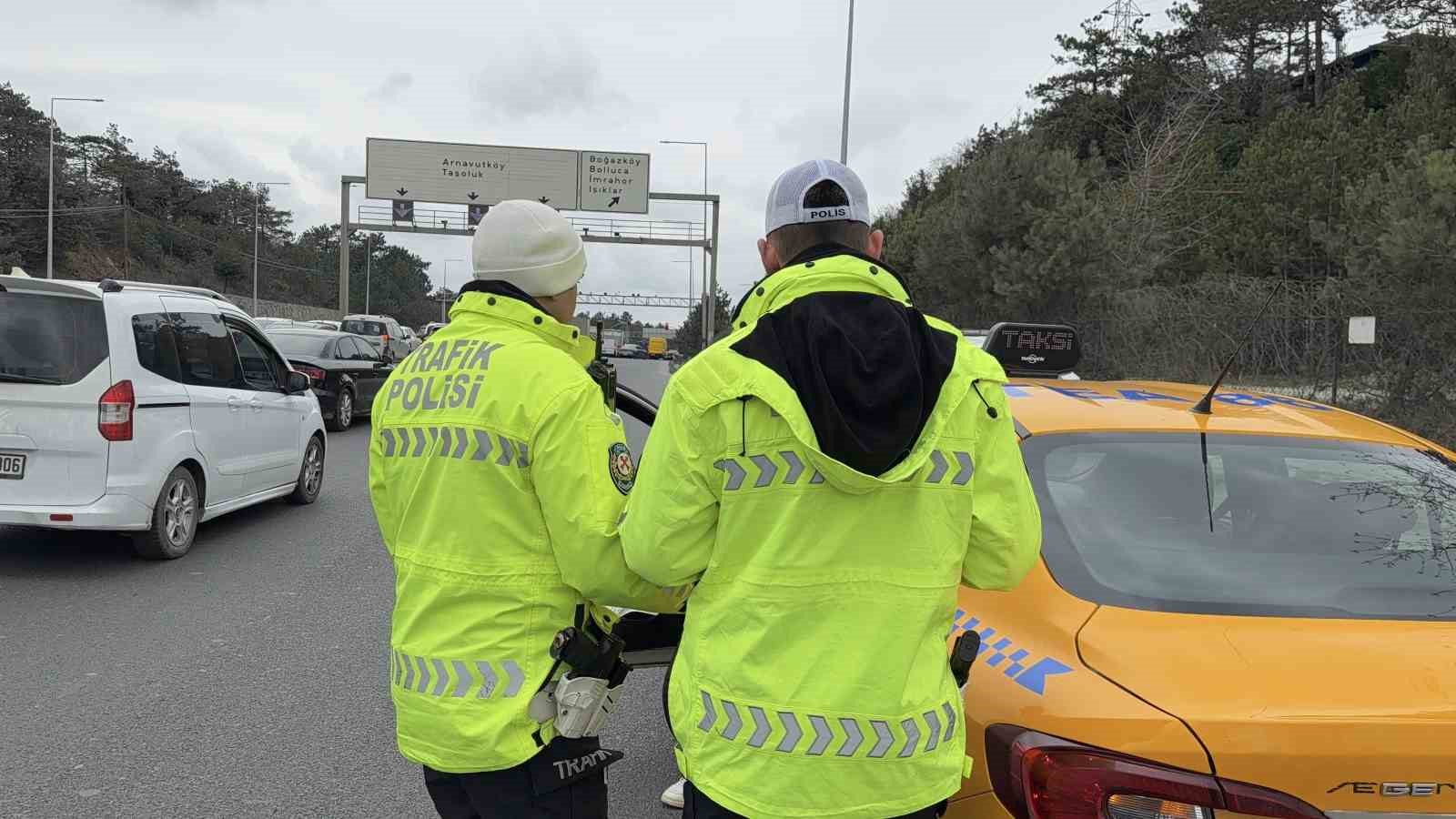 Arnavutköy’de bayram öncesi sıkı trafik denetimi

