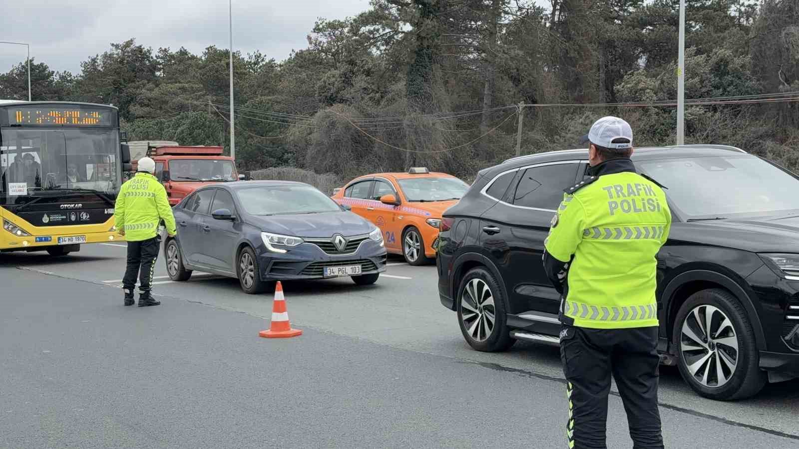 Arnavutköy’de bayram öncesi sıkı trafik denetimi

