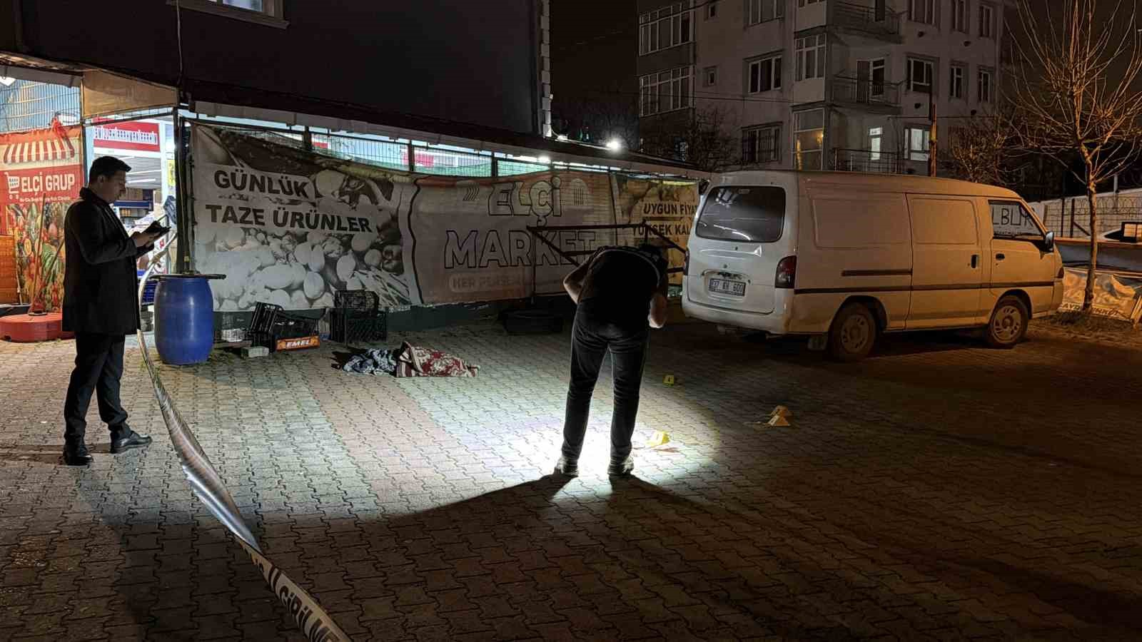 Arnavutköy’de cami avlusunda yaşlı adama silahlı saldırı: 1 yaralı
