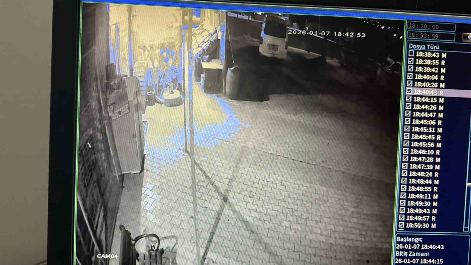 Arnavutköy’de cami avlusunda yaşlı adama silahlı saldırı: 1 yaralı
