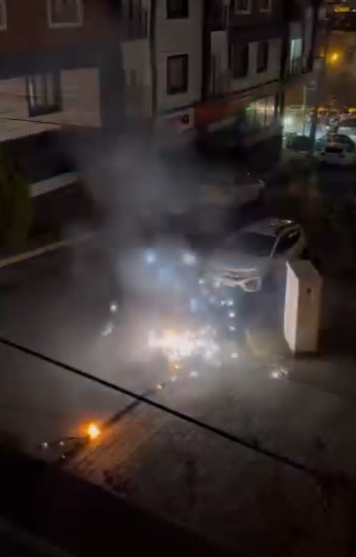 Arnavutköy’de elektrik kabloları patlayarak yandı
