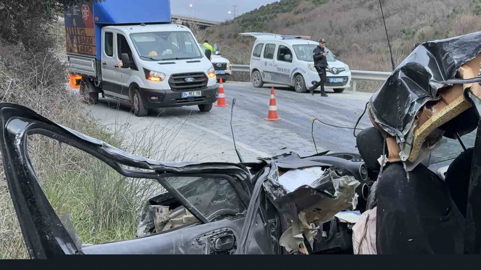 Arnavutköy’de hafif ticari araç ile hafriyat kamyonu çarpıştı: 1 ölü, 2 yaralı
