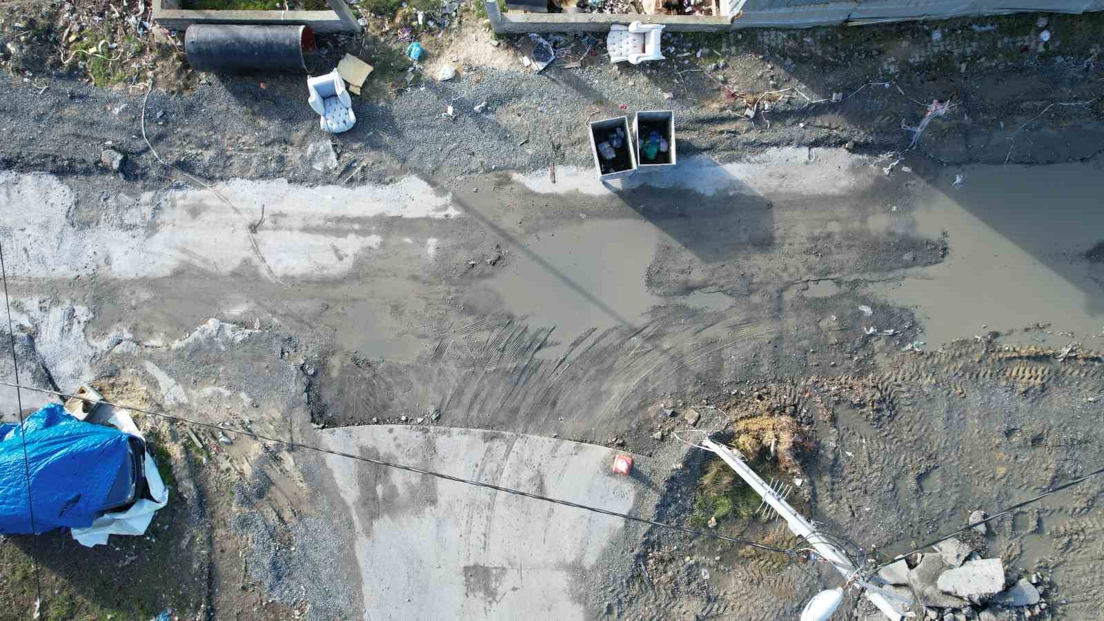 Arnavutköy’de İSKİ çalışması yarım kaldı: Mahalleli çileden çıktı
