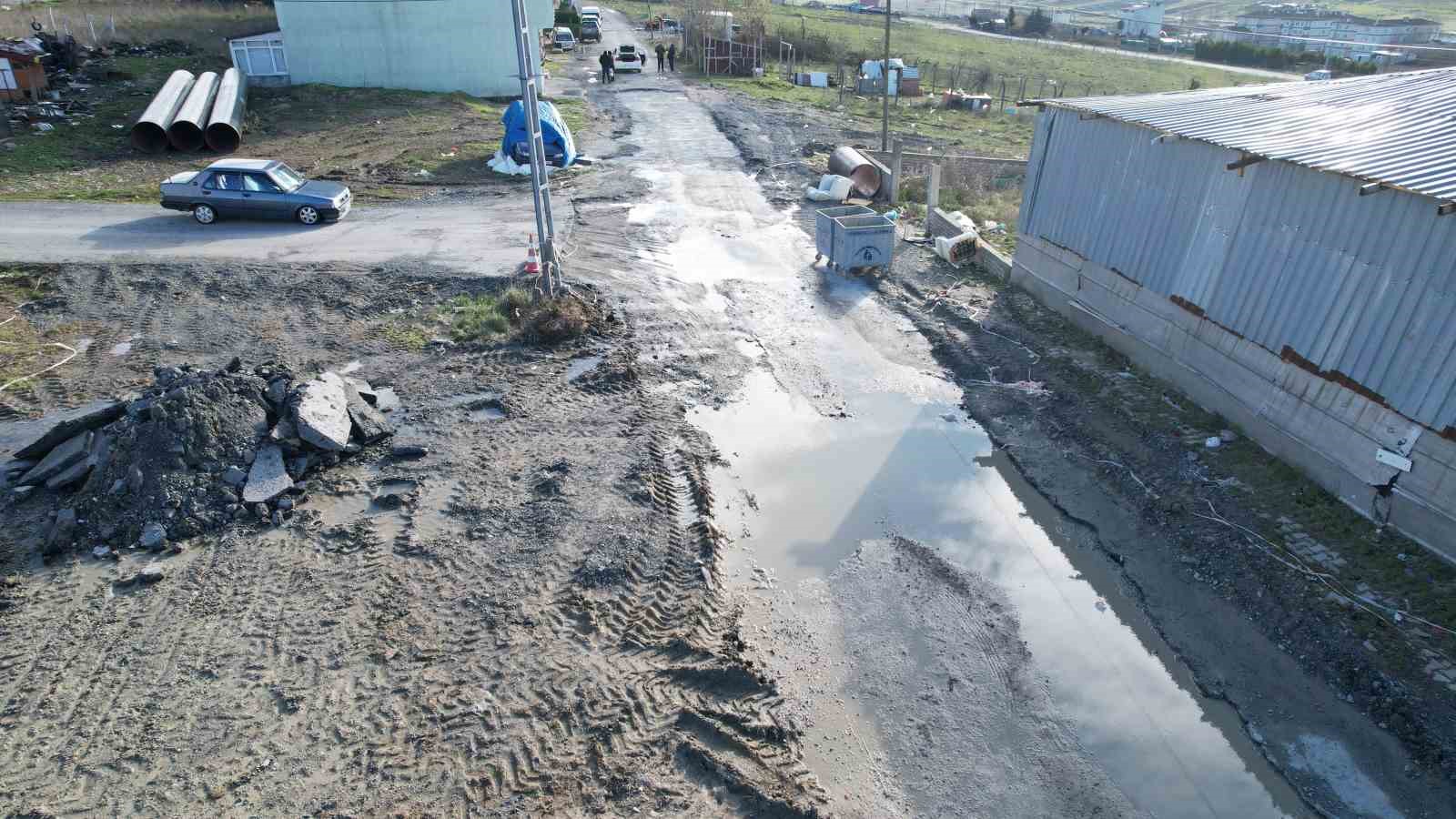 Arnavutköy’de İSKİ çalışması yarım kaldı: Mahalleli çileden çıktı
