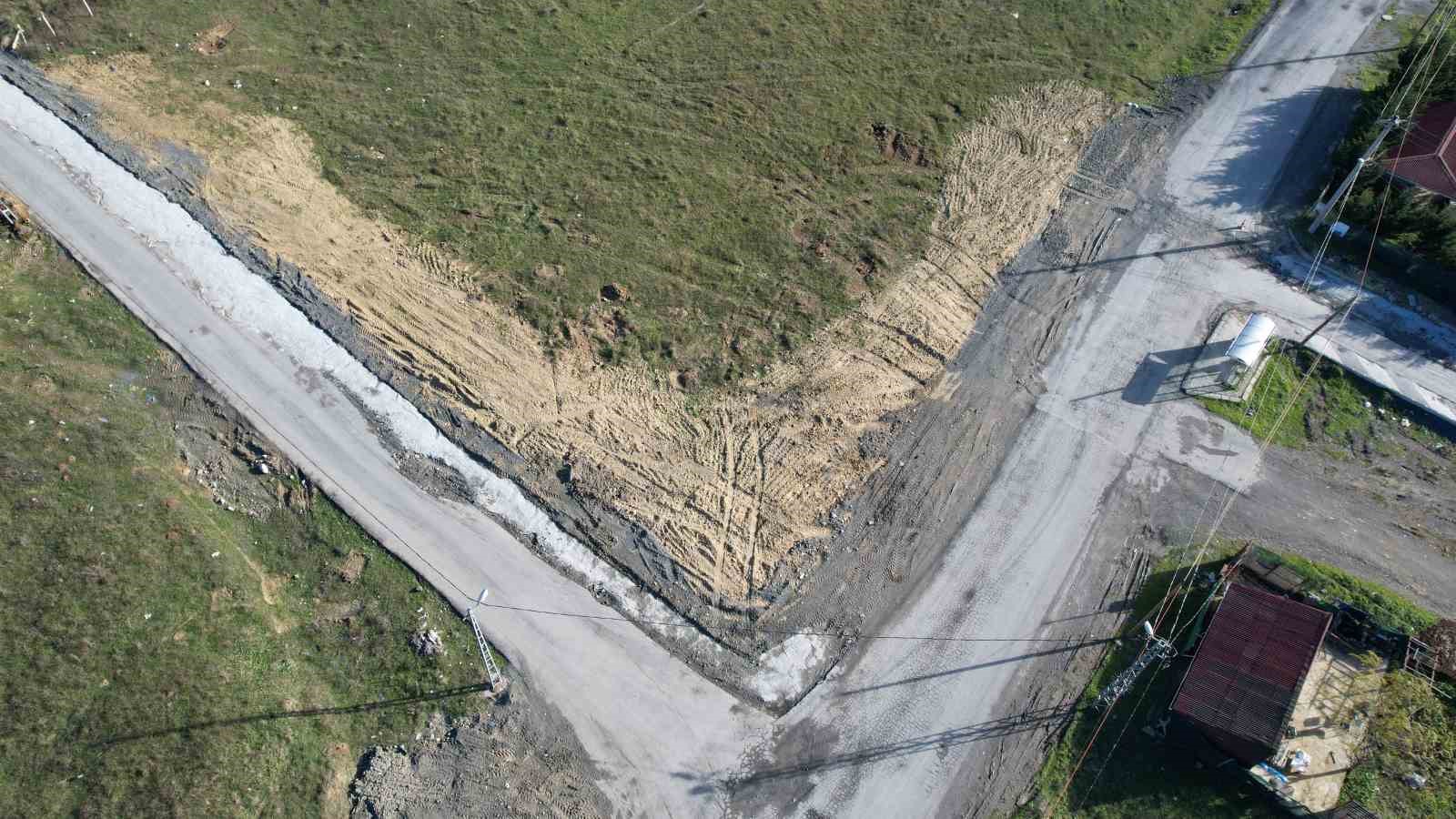 Arnavutköy’de İSKİ çalışması yarım kaldı: Mahalleli çileden çıktı
