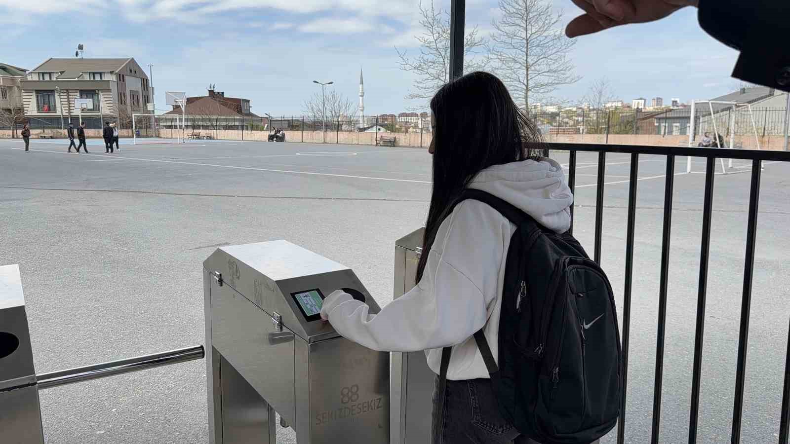 Arnavutköy’de lisede "üst düzey güvenlik" uygulaması: Velilere anlık fotoğraflı bildirim
