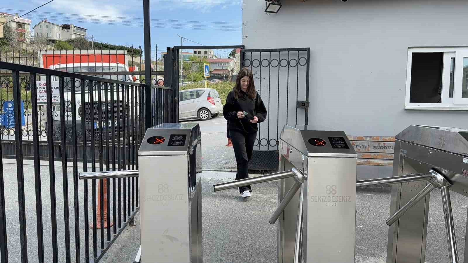 Arnavutköy’de lisede "üst düzey güvenlik" uygulaması: Velilere anlık fotoğraflı bildirim
