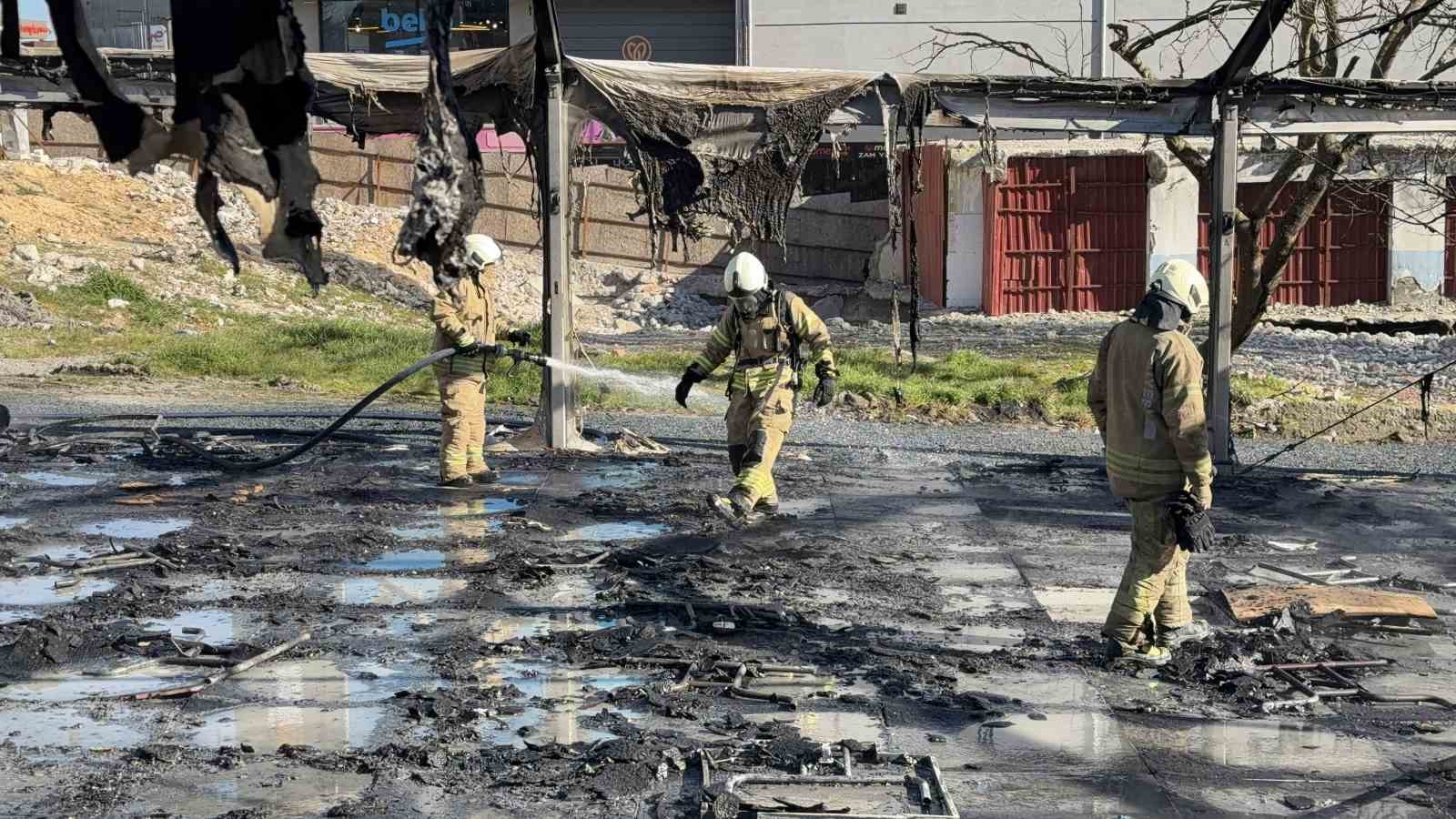 Arnavutköy’de MHP’nin iftar çadırında yangın
