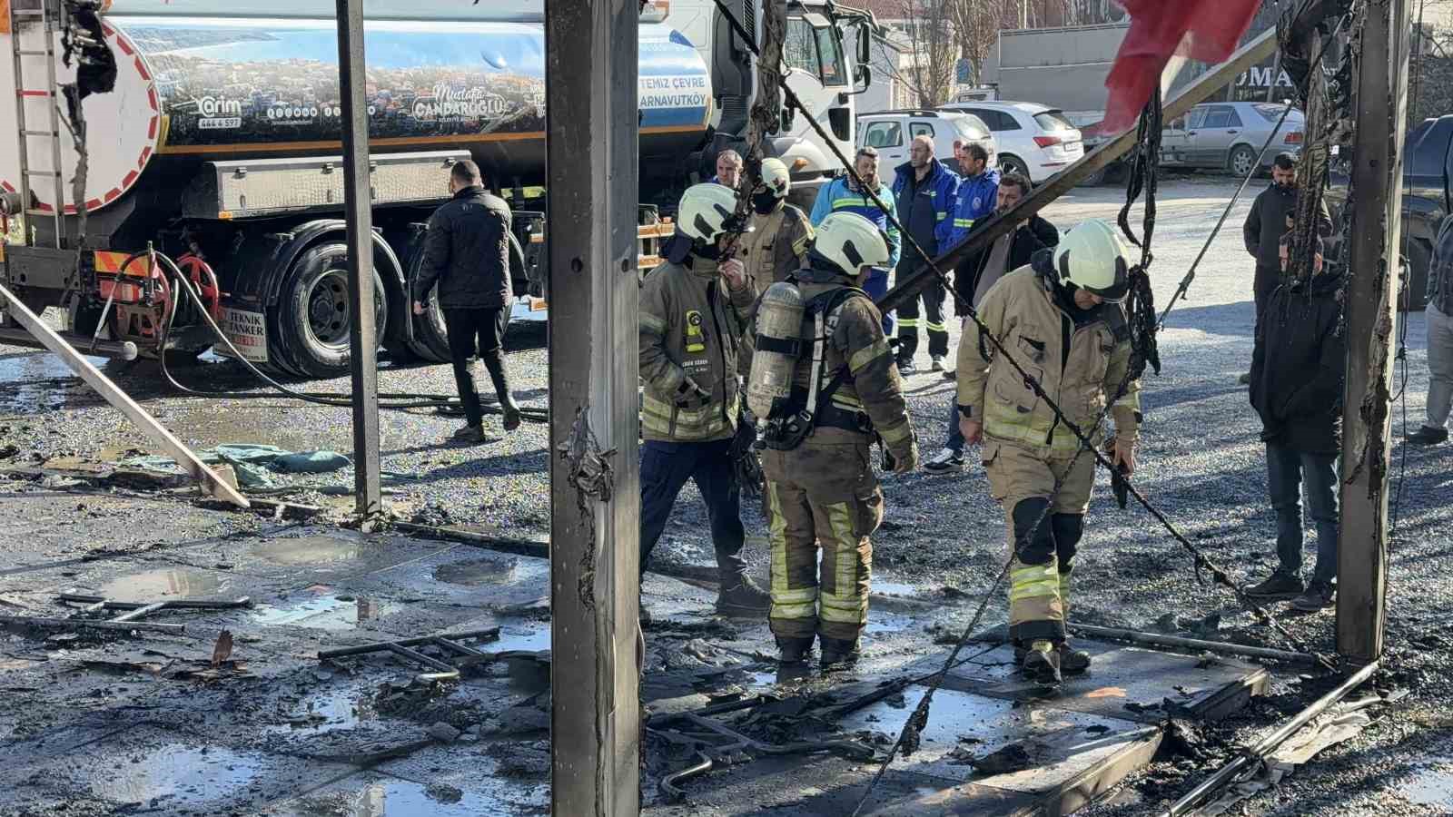 Arnavutköy’de MHP’nin iftar çadırında yangın
