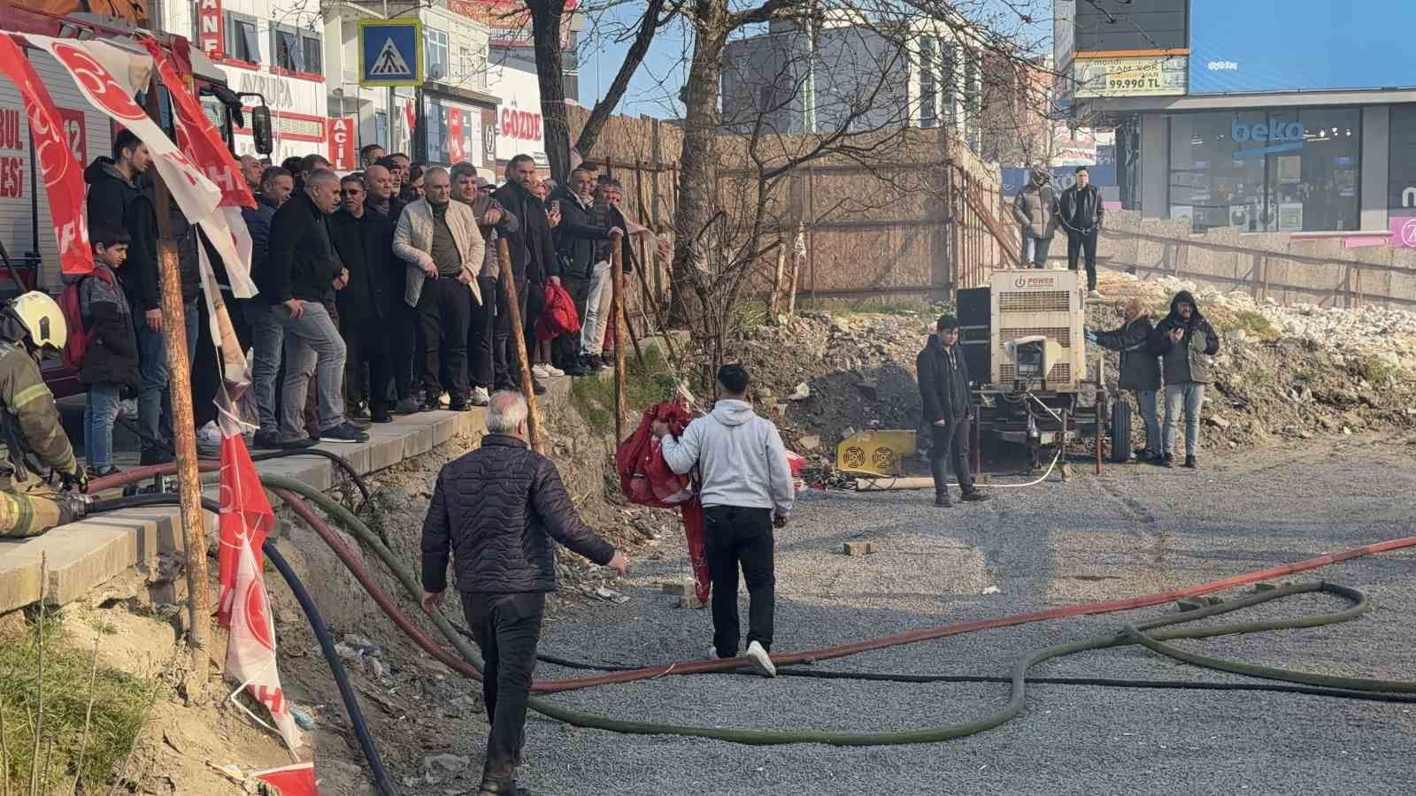 Arnavutköy’de MHP’nin iftar çadırında yangın
