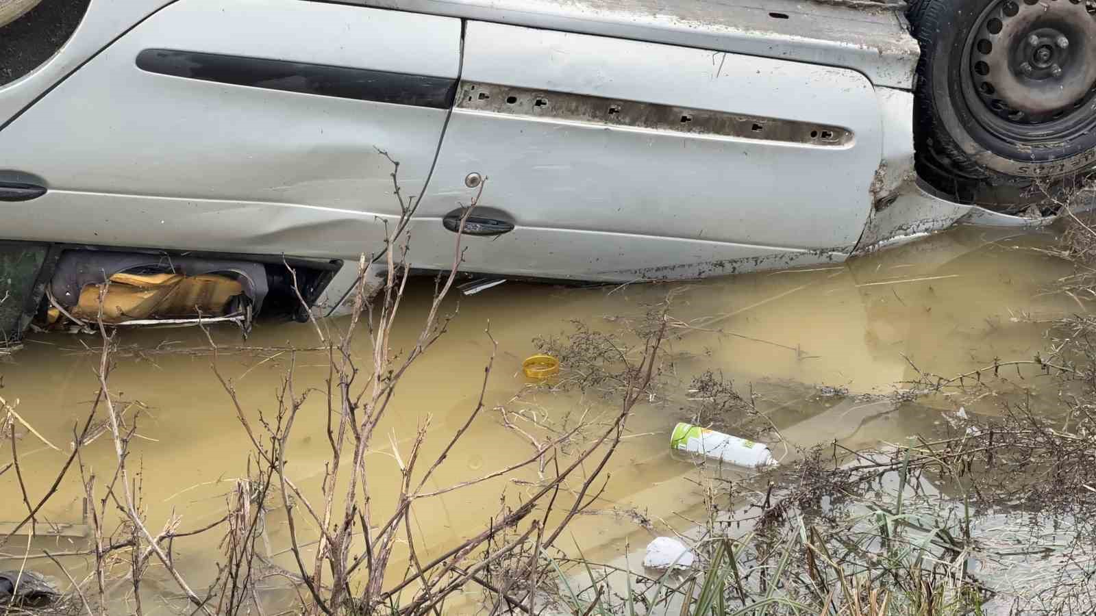 Arnavutköy’de otomobil su kanalına uçtu: Sürücü yaralı
Arnavutköy’de otomobil su kanalına uçtu: Sürücü yaralı