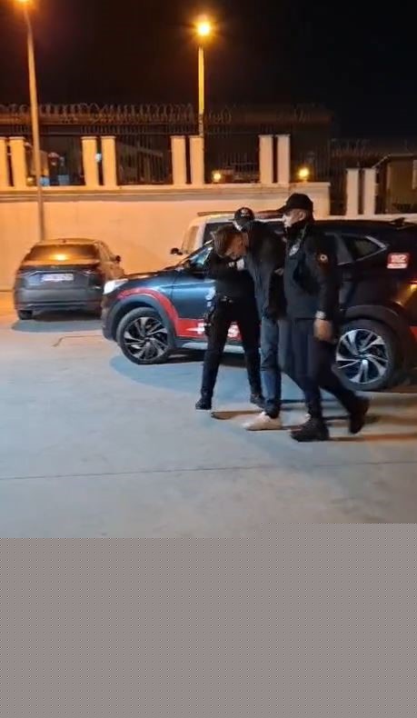 Arnavutköy’de polisten kaçan şüphelinin üzerinden uyuşturucu çıktı
