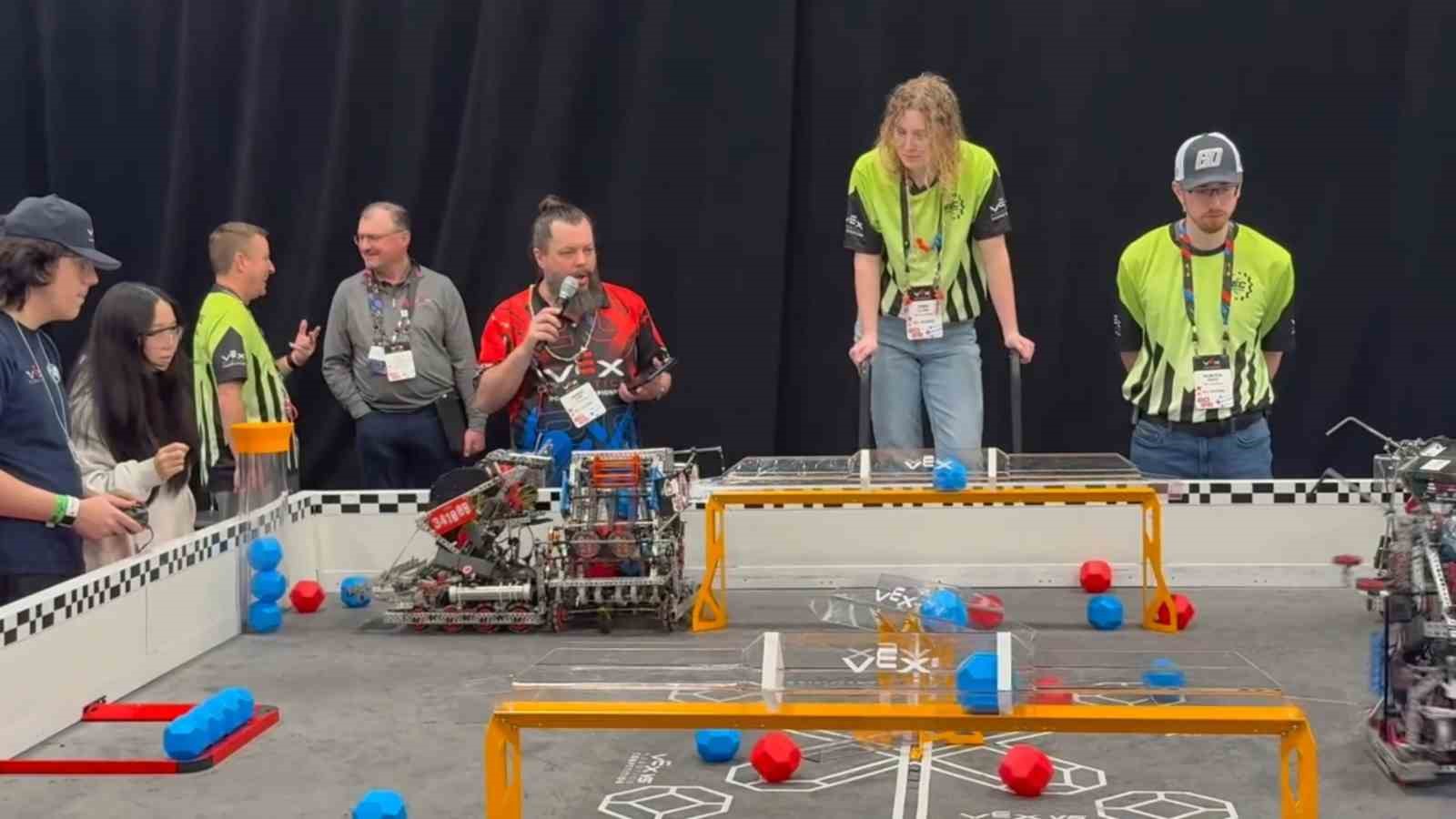 Arnavutköylü gençler ABD’de düzenlenen ‘Dünya Robot Şampiyonası’nda’ ülkemizi temsil etti
