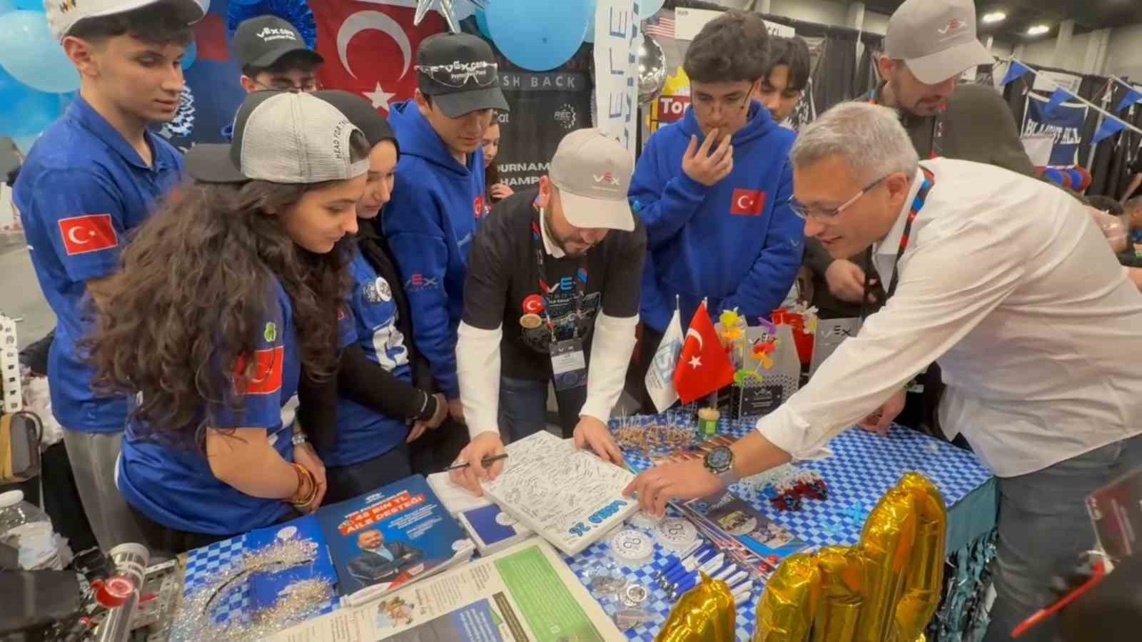 Arnavutköylü gençler ABD’de düzenlenen ‘Dünya Robot Şampiyonası’nda’ ülkemizi temsil etti
