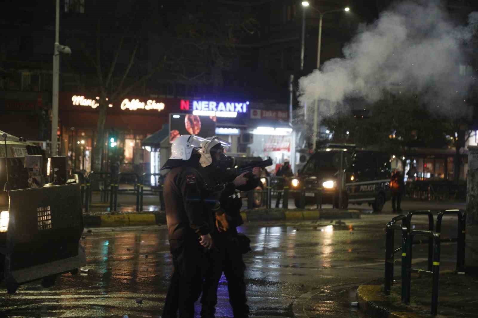 Arnavutluk’ta hükümet karşıtı protestocular ile polis arasında çatışma
