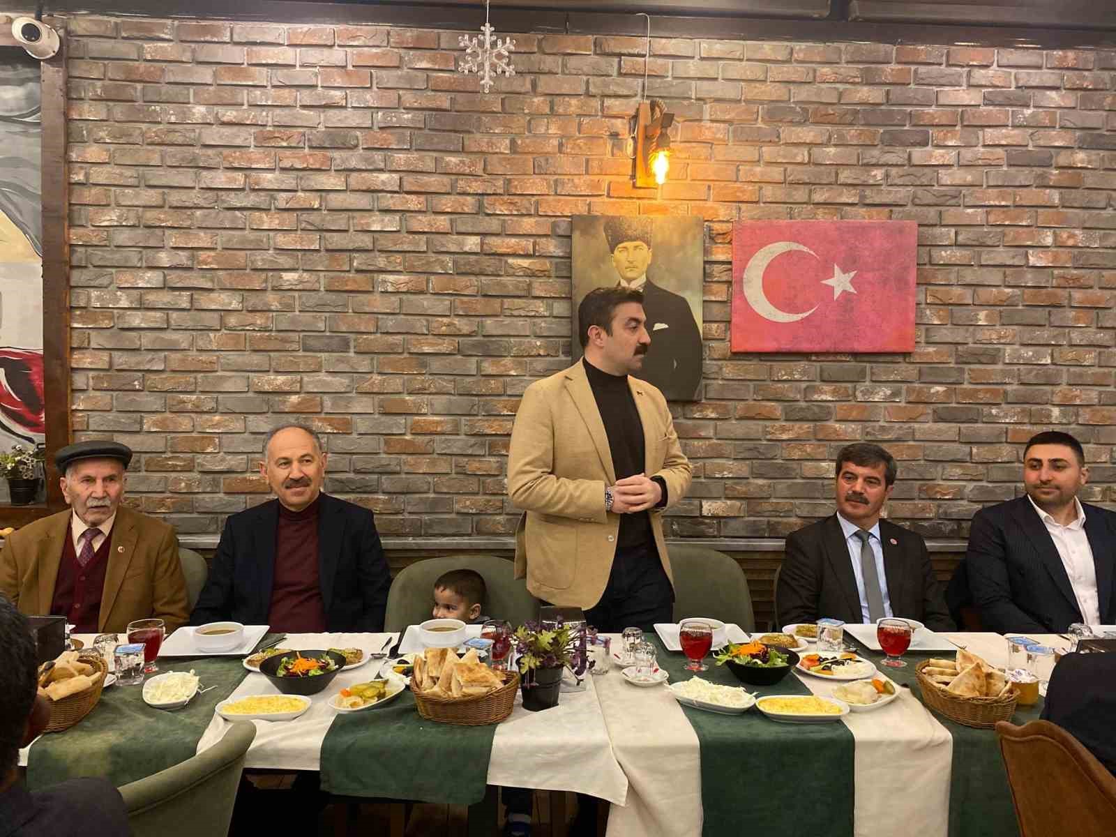 Arpaçay Kaymakamı Akköz, muhtarlarla iftar sofrasında buluştu
