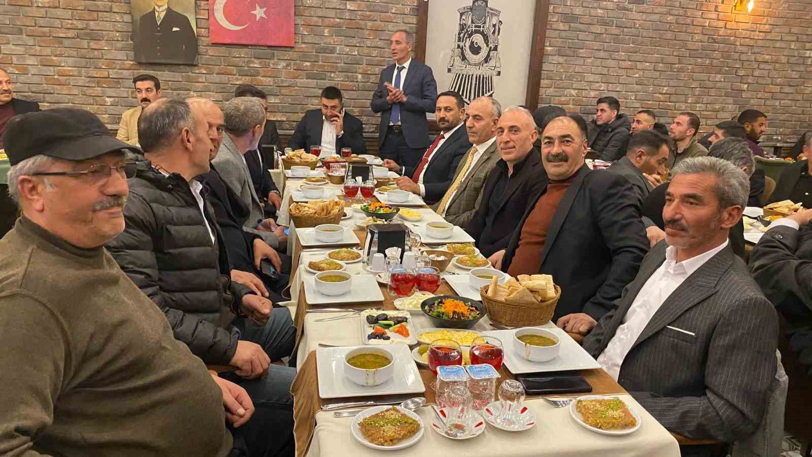 Arpaçay Kaymakamı Akköz, muhtarlarla iftar sofrasında buluştu
