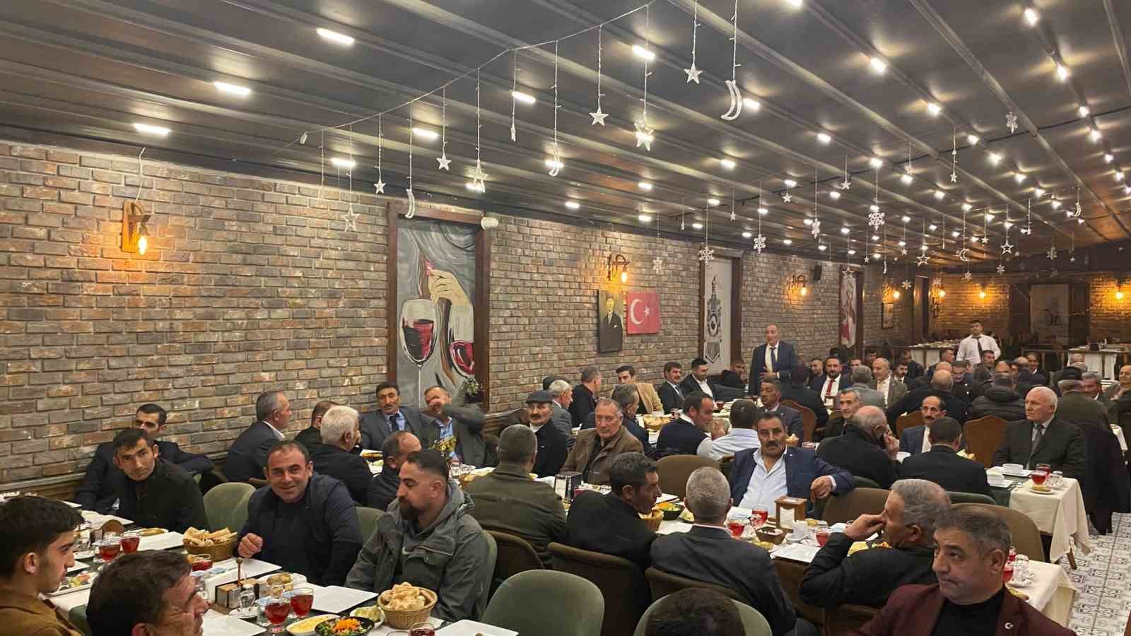 Arpaçay Kaymakamı Akköz, muhtarlarla iftar sofrasında buluştu
