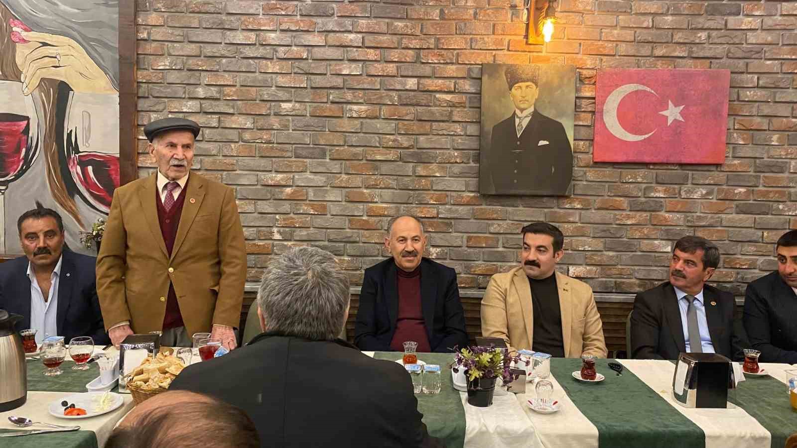 Arpaçay Kaymakamı Akköz, muhtarlarla iftar sofrasında buluştu
