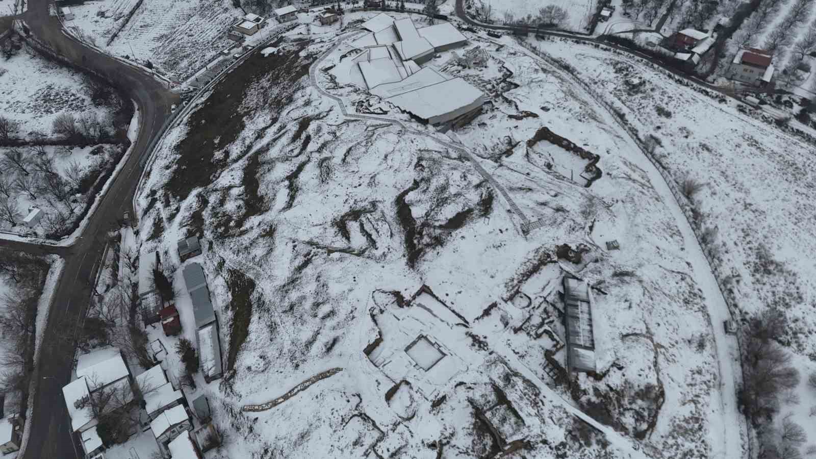 Arslantepe Höyüğü karla kaplı haliyle havadan görüntülendi
