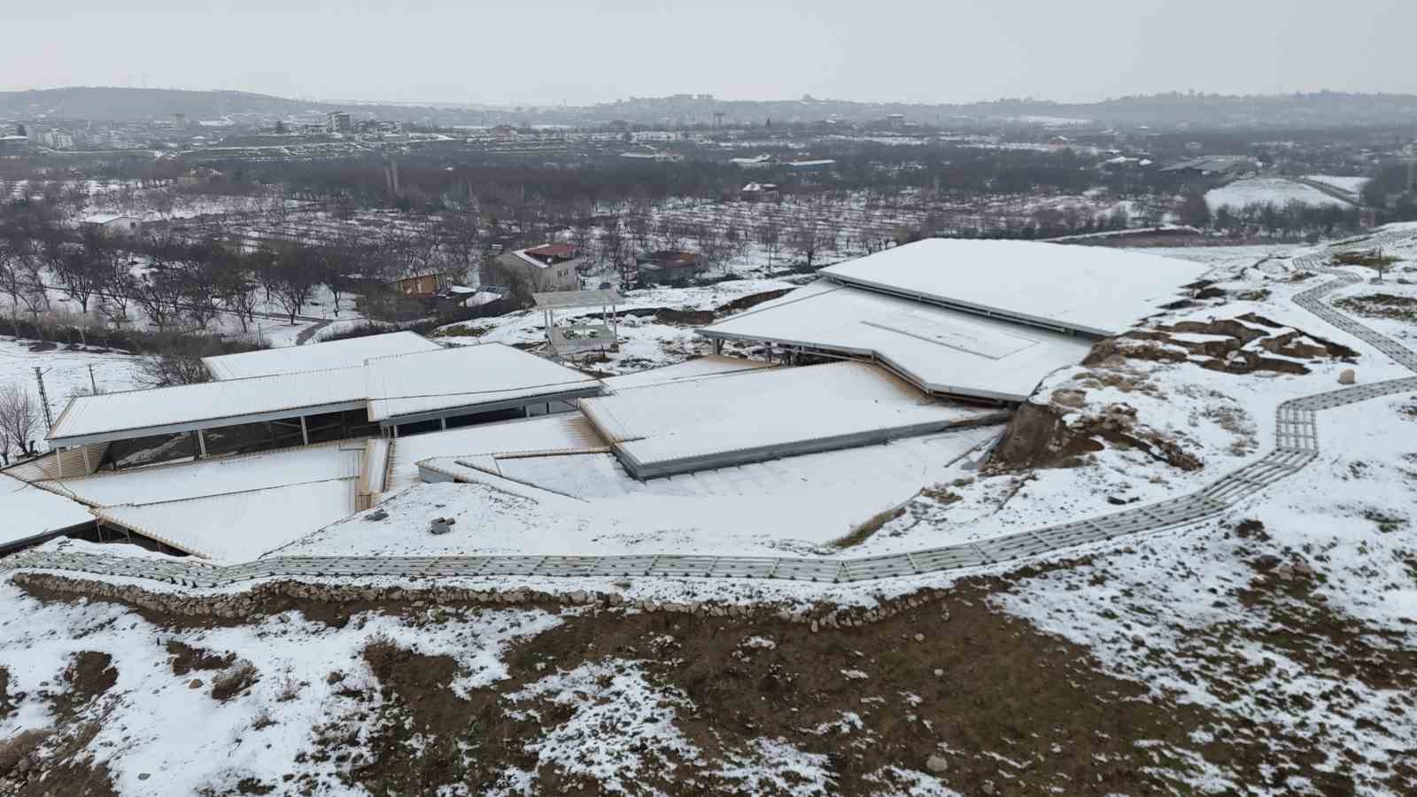 Arslantepe Höyüğü karla kaplı haliyle havadan görüntülendi
