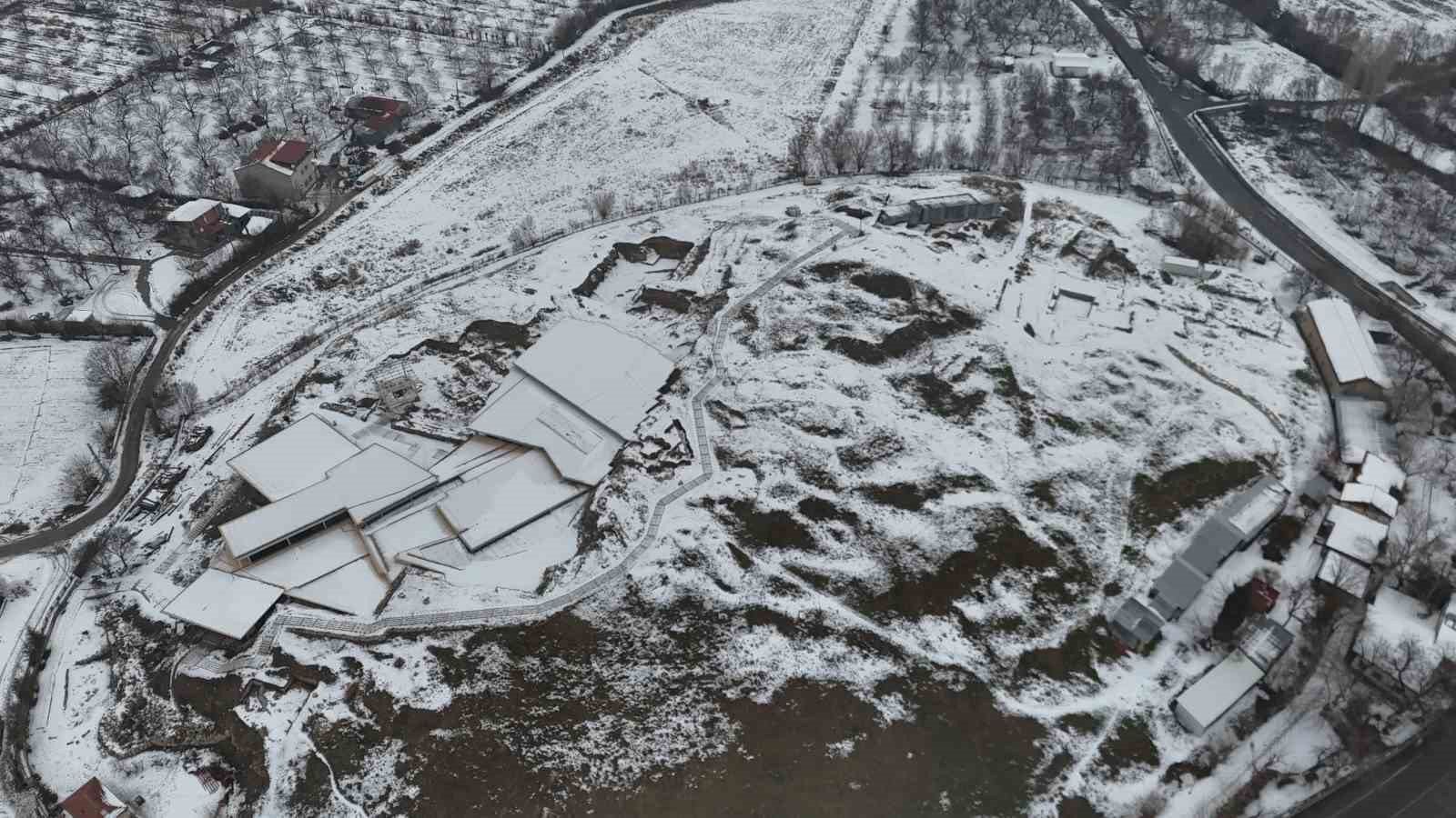 Arslantepe Höyüğü karla kaplı haliyle havadan görüntülendi
