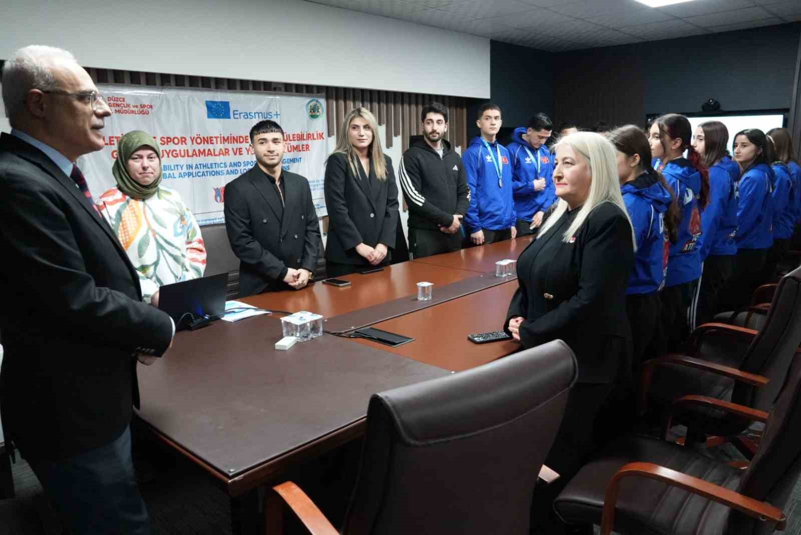 Arslantürk başarılı sporcuları ağırladı
