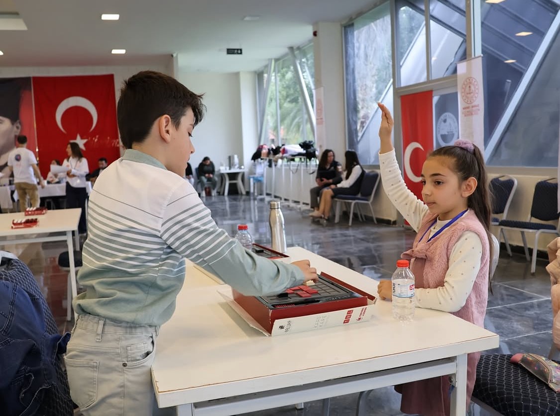 Arsuz’da akıl ve zeka oyunları turnuvası başladı
