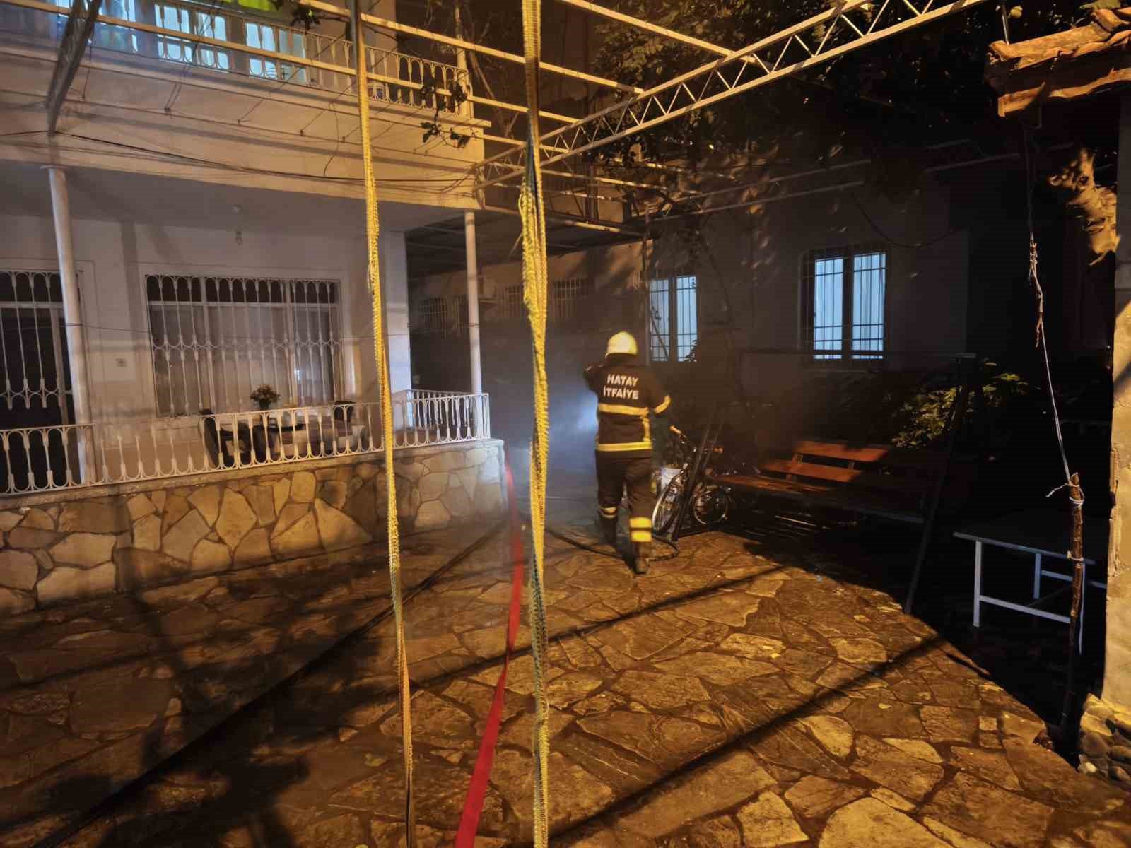 Arsuz’da evin bodrumunda yangın çıktı
