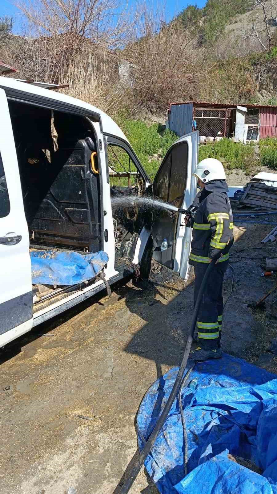 Arsuz’da minibüs yangını
