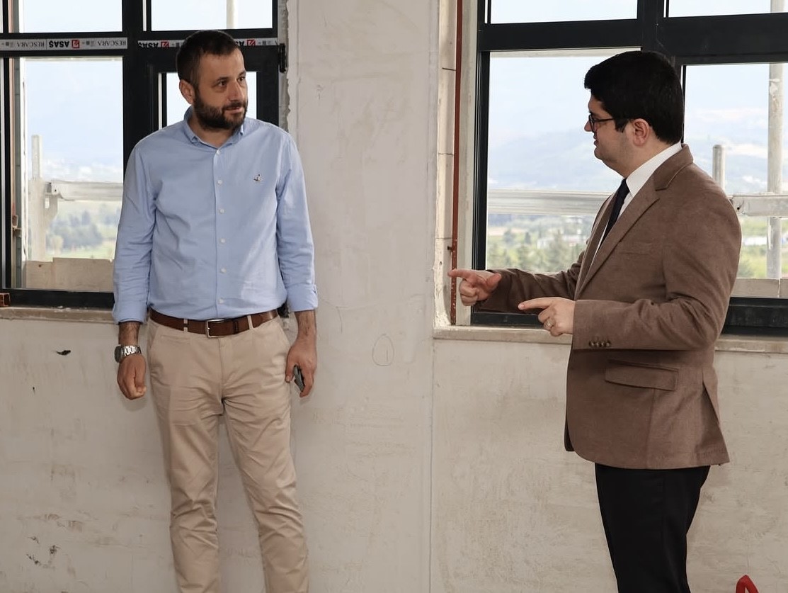 Arsuz’da sosyal hizmet merkezi binasında çalışmalar sürüyor
