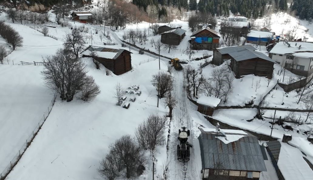 Artvin Orman Bölge Müdürlüğü’nden karla mücadeleye destek
