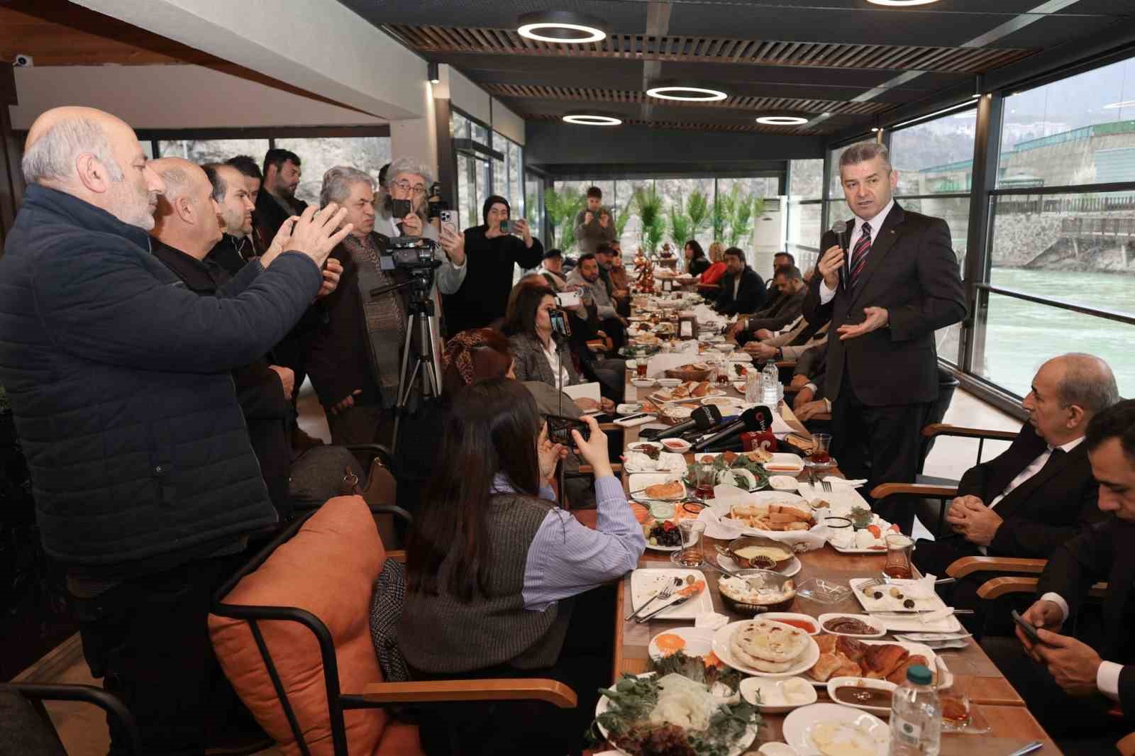 Artvin Valisi Turan Ergün: "Sarp Sınır Kapısı’ndan 2025 yılında 5 milyonun üzerinde yolcu geçti"
