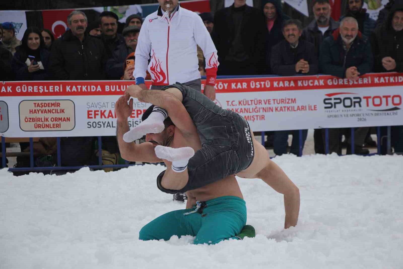 Artvin’de 300 yıllık kar üstü karakucak geleneği yaşatılıyor

