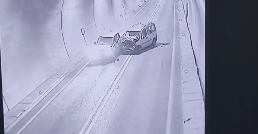 Artvin’de 7 kişinin yaralandığı tünel kazası kamerada
