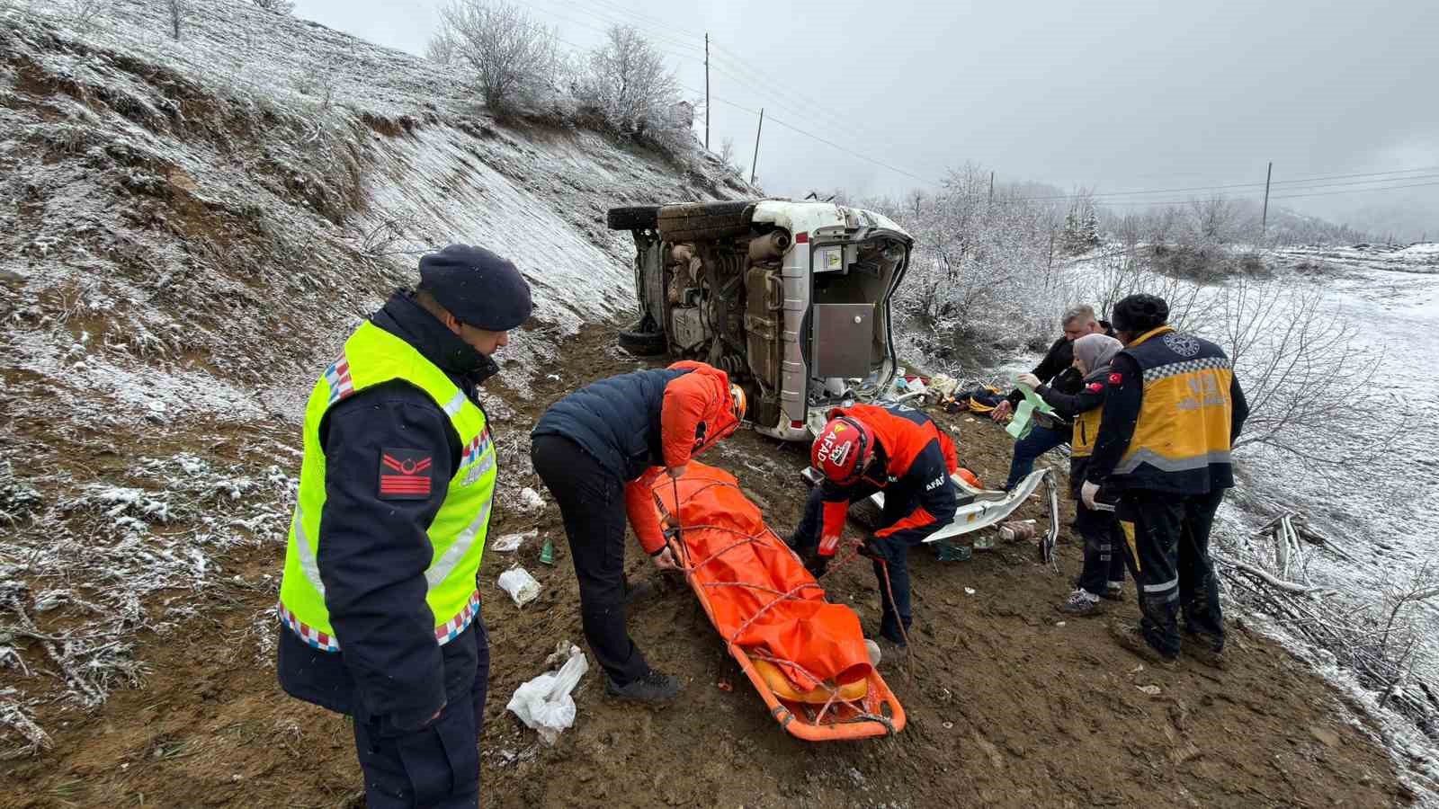 Artvin’de ambulans uçuruma yuvarlandı: 1 ölü, 4 yaralı
