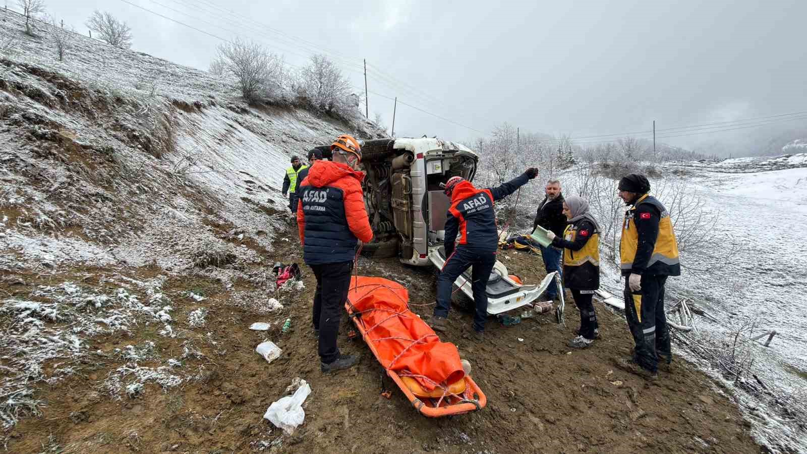 Artvin’de ambulans uçuruma yuvarlandı: 1 ölü, 4 yaralı
