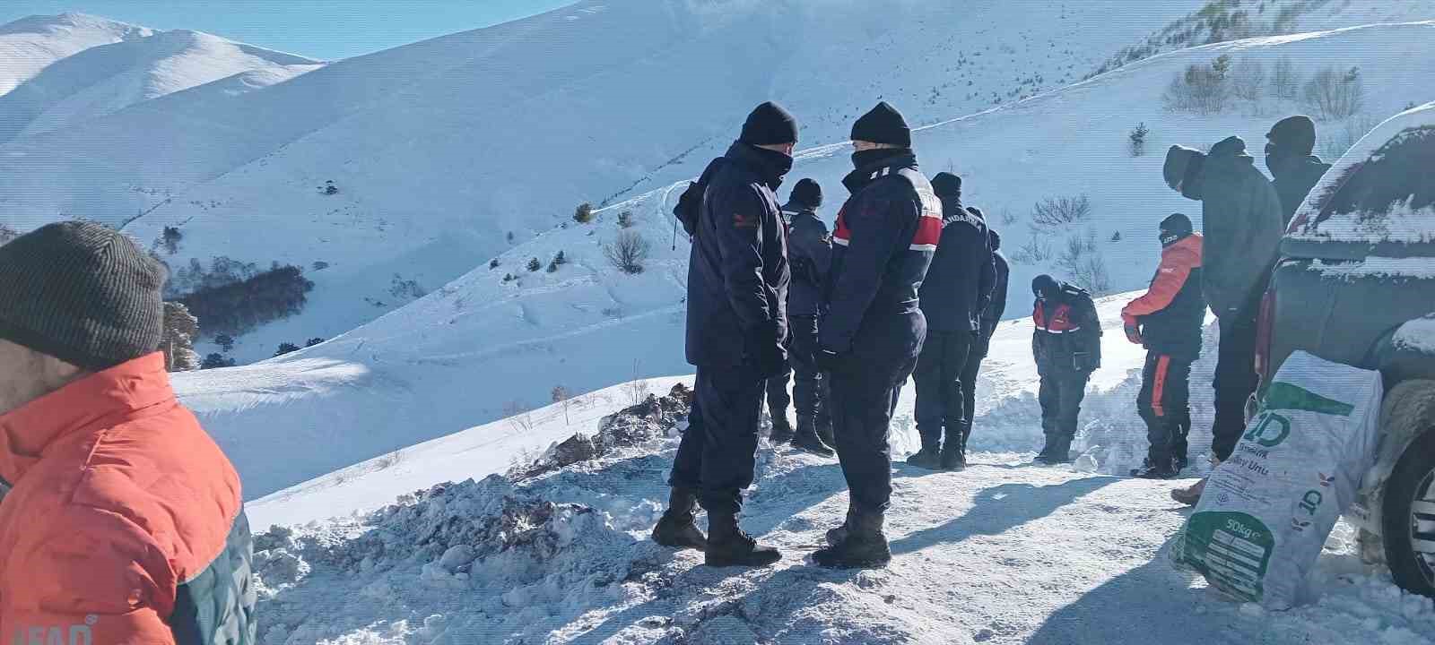 Artvin’de çığ faciasında kayıp çoban için arama çalışmaları üçüncü gününde yeniden başladı
