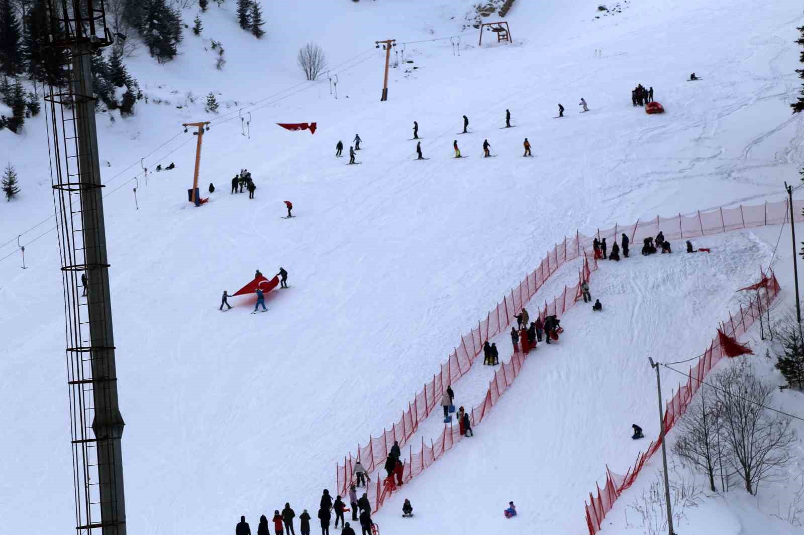 Artvin’de kar şenliği renkli görüntülere sahne oldu
