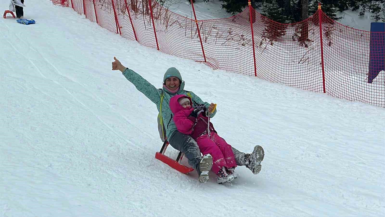 Artvin’de kar şenliği renkli görüntülere sahne oldu
