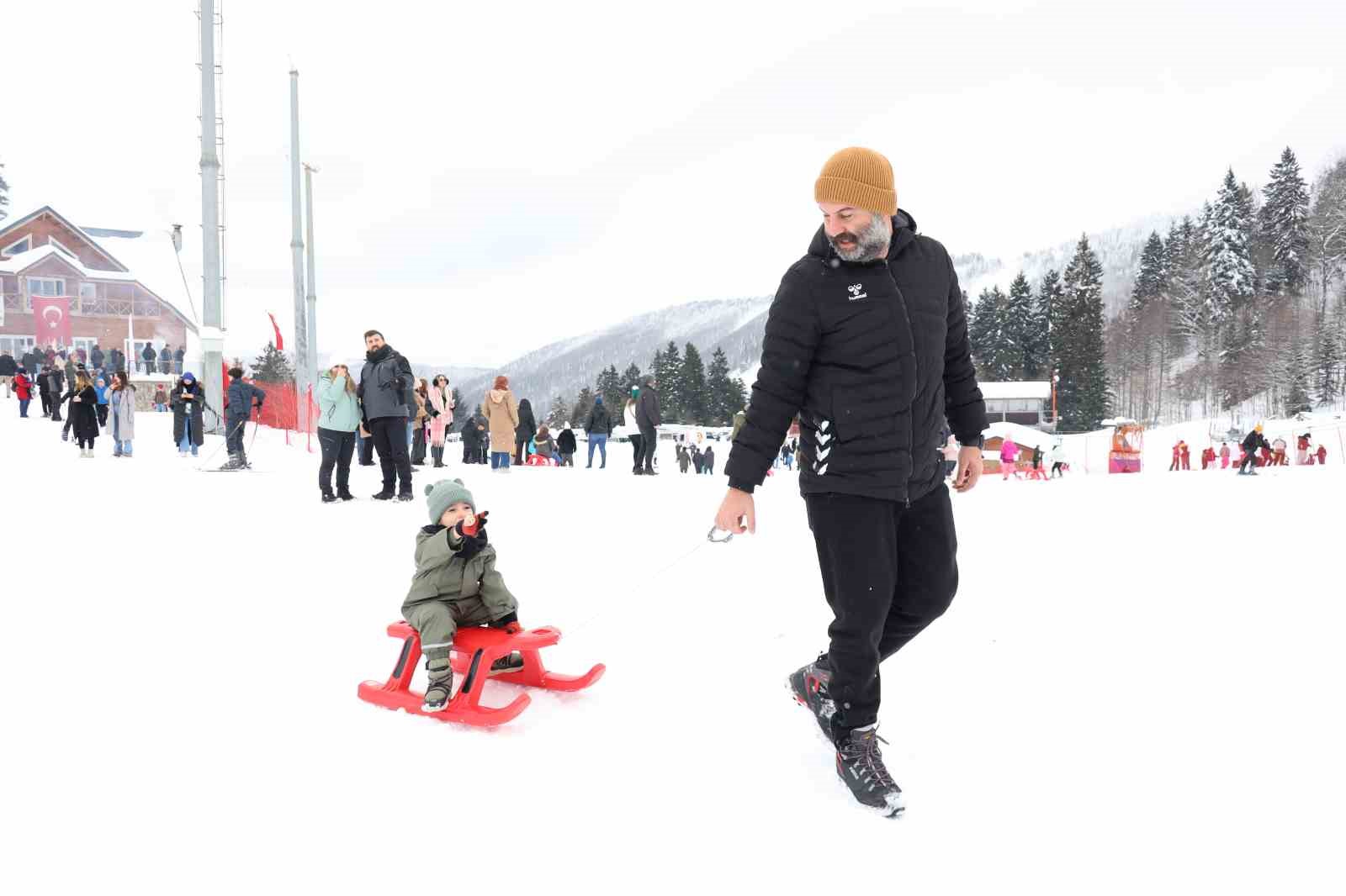 Artvin’de kar şenliği renkli görüntülere sahne oldu
