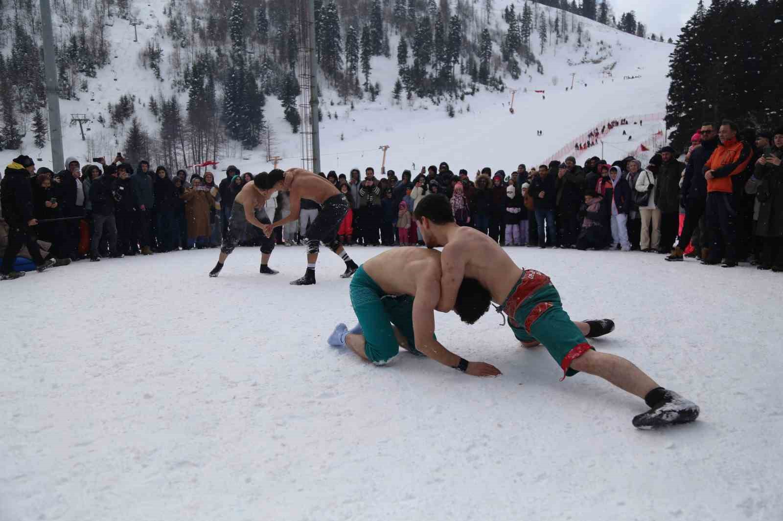 Artvin’de kar şenliği renkli görüntülere sahne oldu
