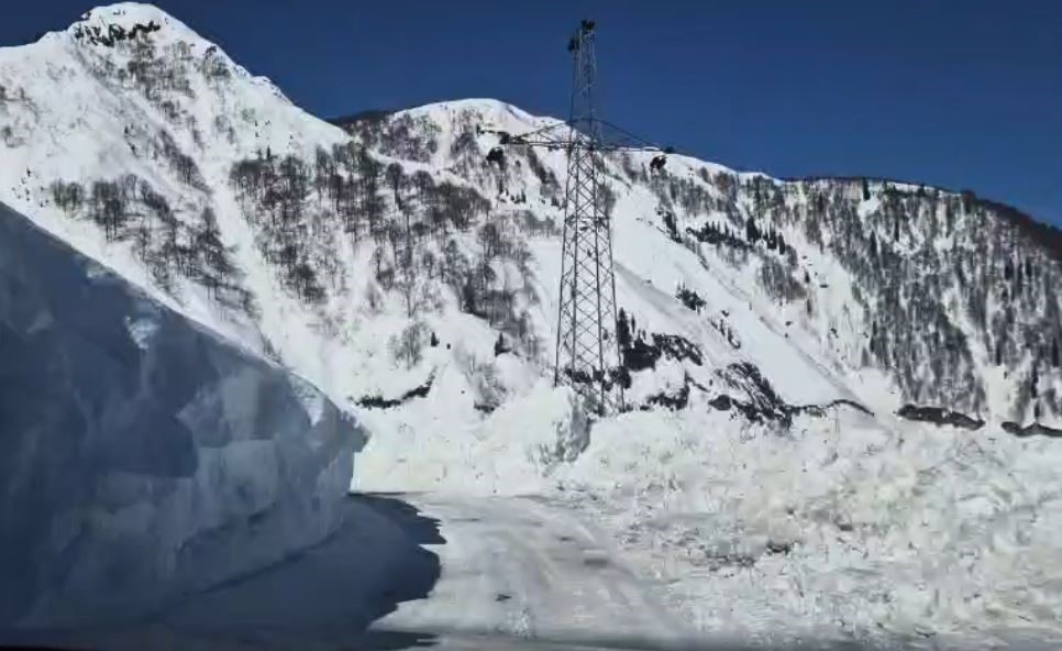 Artvin’de Macahel geçidi yeniden ulaşıma açıldı
